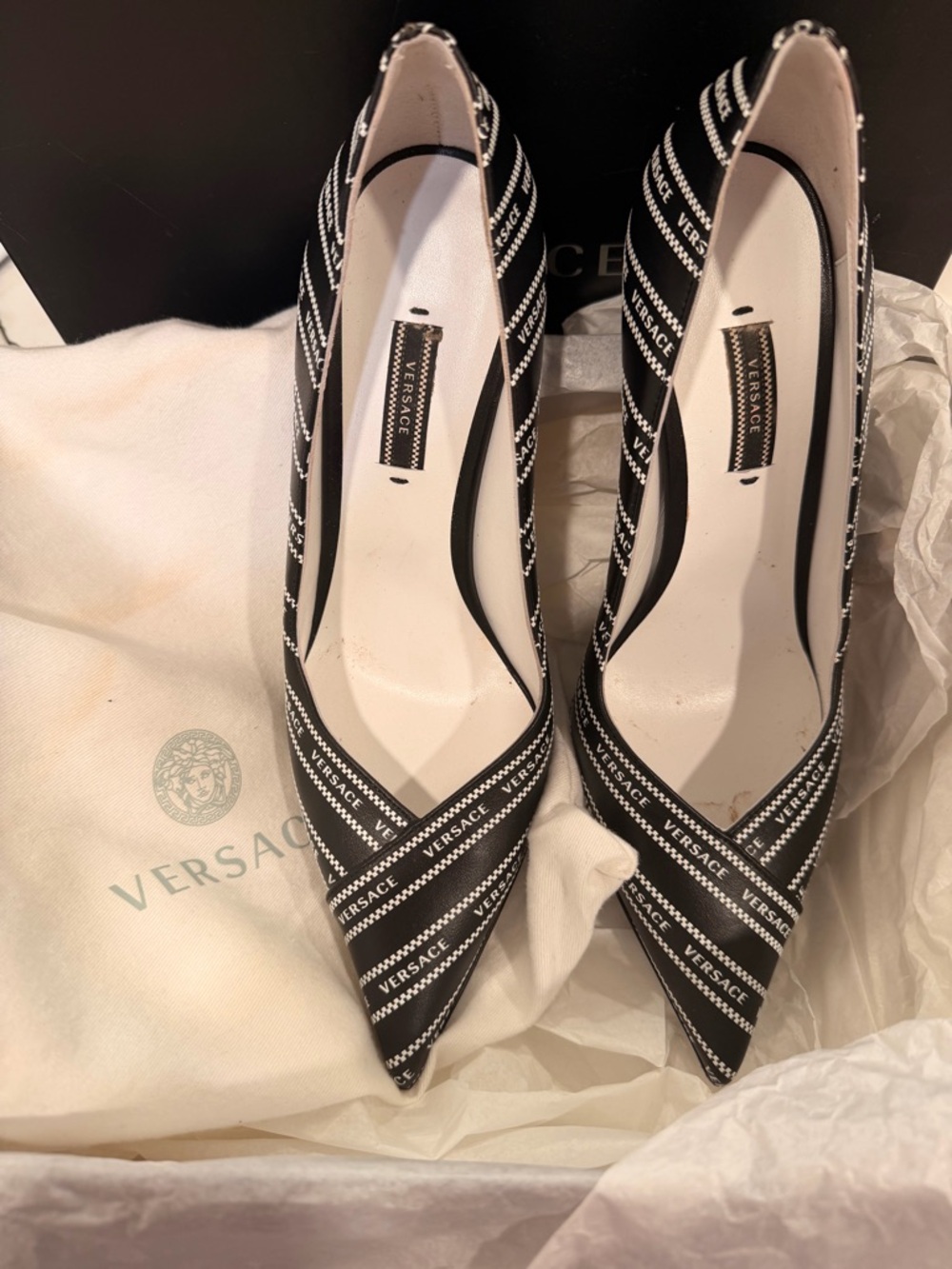 Great condition Versace black and white tribute logo heels - Picture 10 of 10